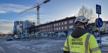 Kontrollant från Rättvist Byggande vid Stationshusen